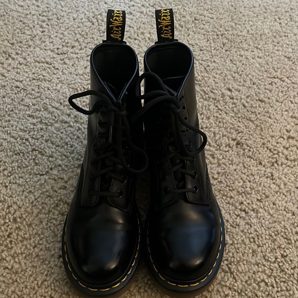 Women’s Size 6 Dr. Marten boots - Picture 1 of 7